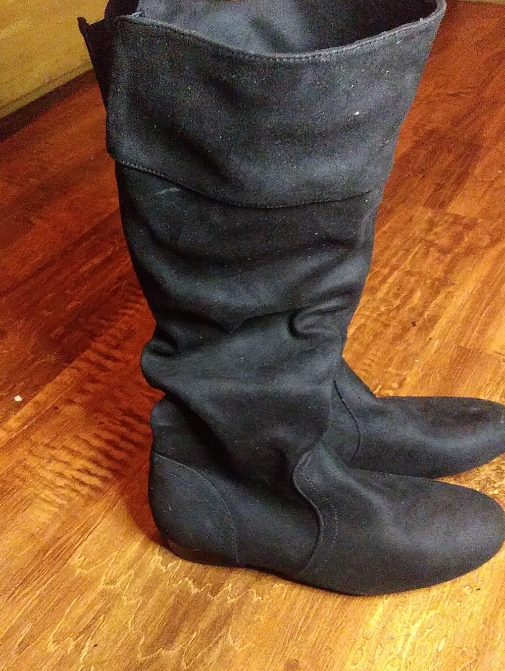 Black Women's Slouchy Mid-Calf Boots - Classic Casual Style